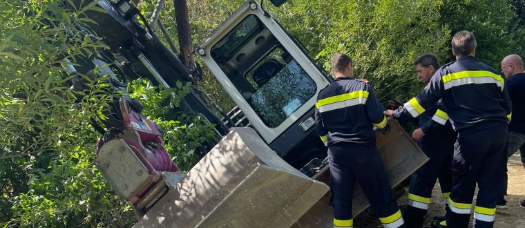 Einsatz: Baggerbergung und Rauchentwicklung